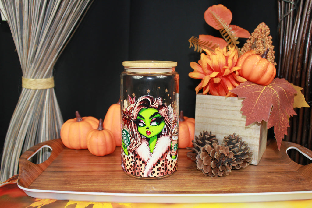 Verre stylé 16oz – "Grinchy Girl Glam" | Avec couvercle bambou + paille - Beauty Nini