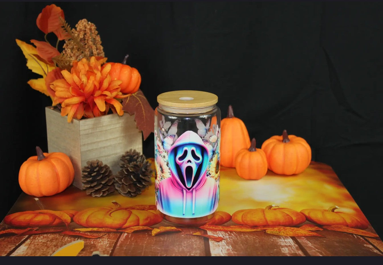 Verre en verre 16oz Ghostface Pastel – Mug horreur fleuri avec couvercle bambou & paille réutilisable – Cadeau Halloween / Horreur Pop Art - Beauty Nini