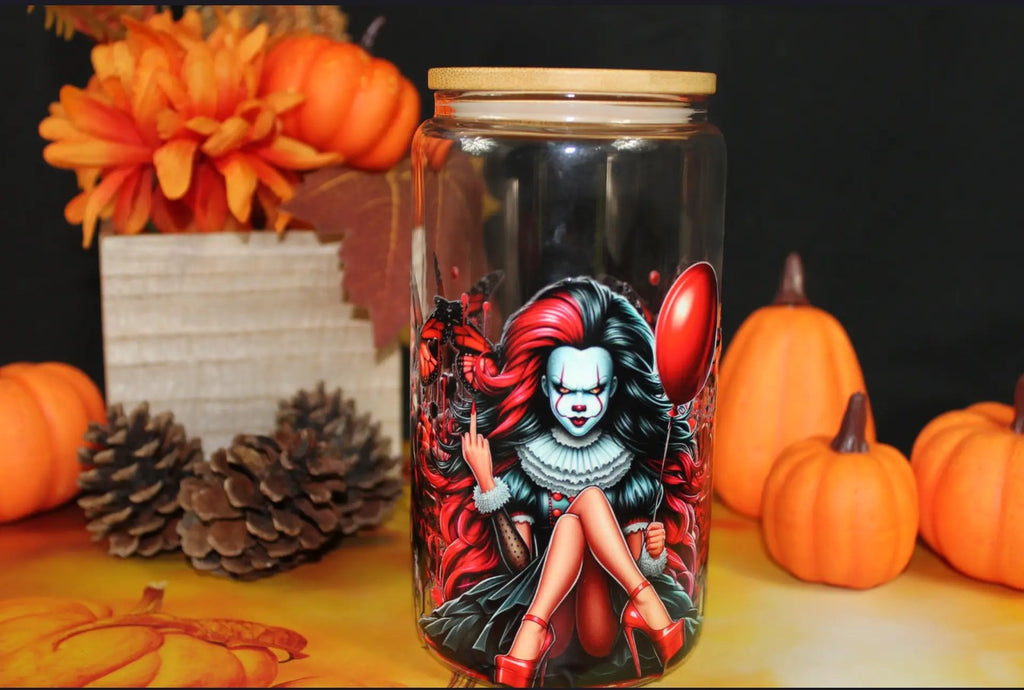 Verre en verre 16oz Pennywise Glam – Mug horreur avec couvercle bambou & paille réutilisable – Cadeau Halloween / Film d’horreur - Beauty Nini
