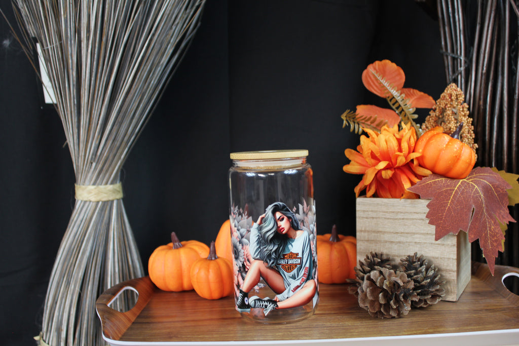 Verre 16oz Harley-Davidson – Illustration Femme Stylisée | Couvercle Bambou + Paille - Beauty Nini
