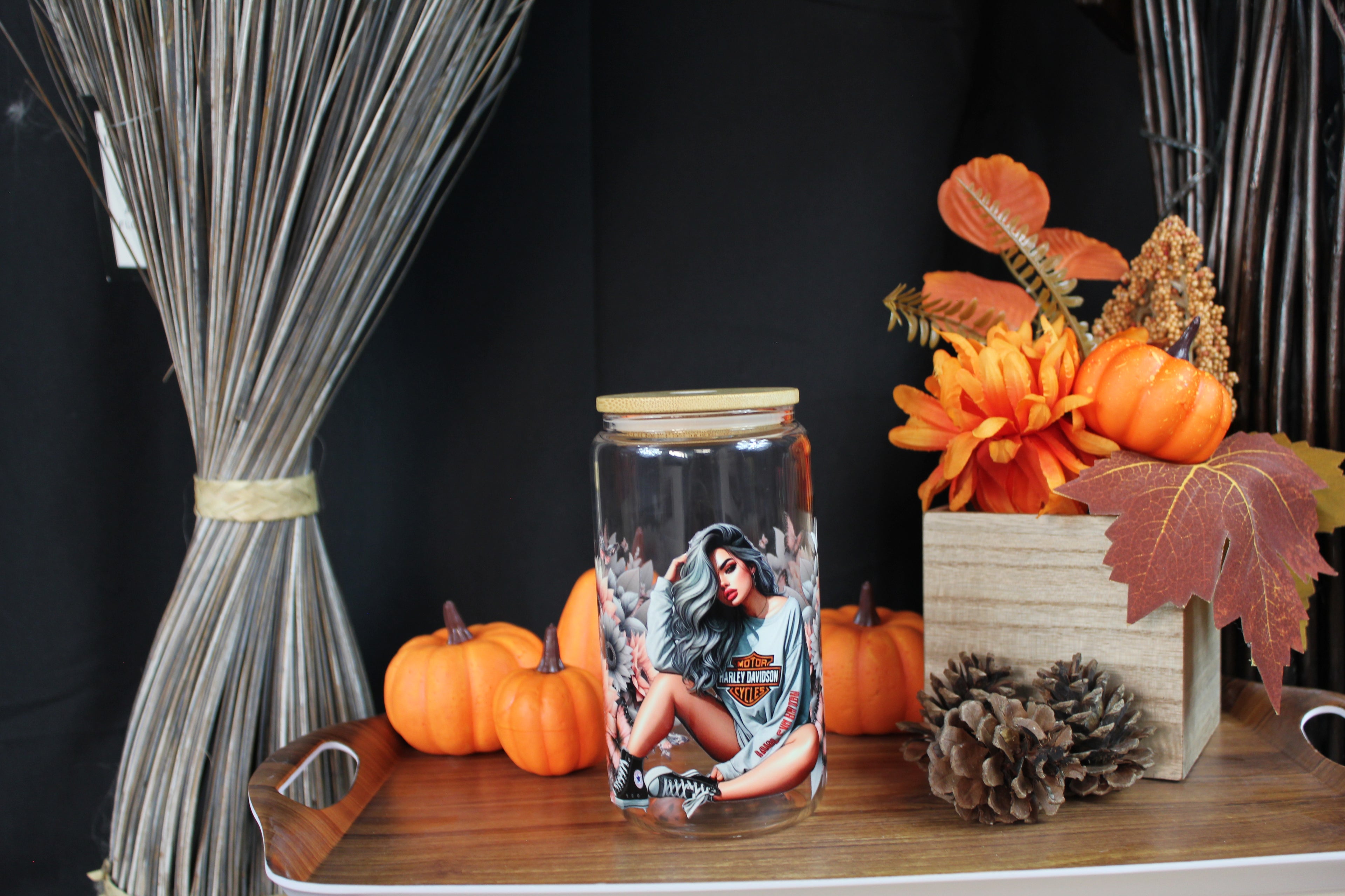 Verre 16oz Harley-Davidson – Illustration Femme Stylisée | Couvercle Bambou + Paille - Beauty Nini